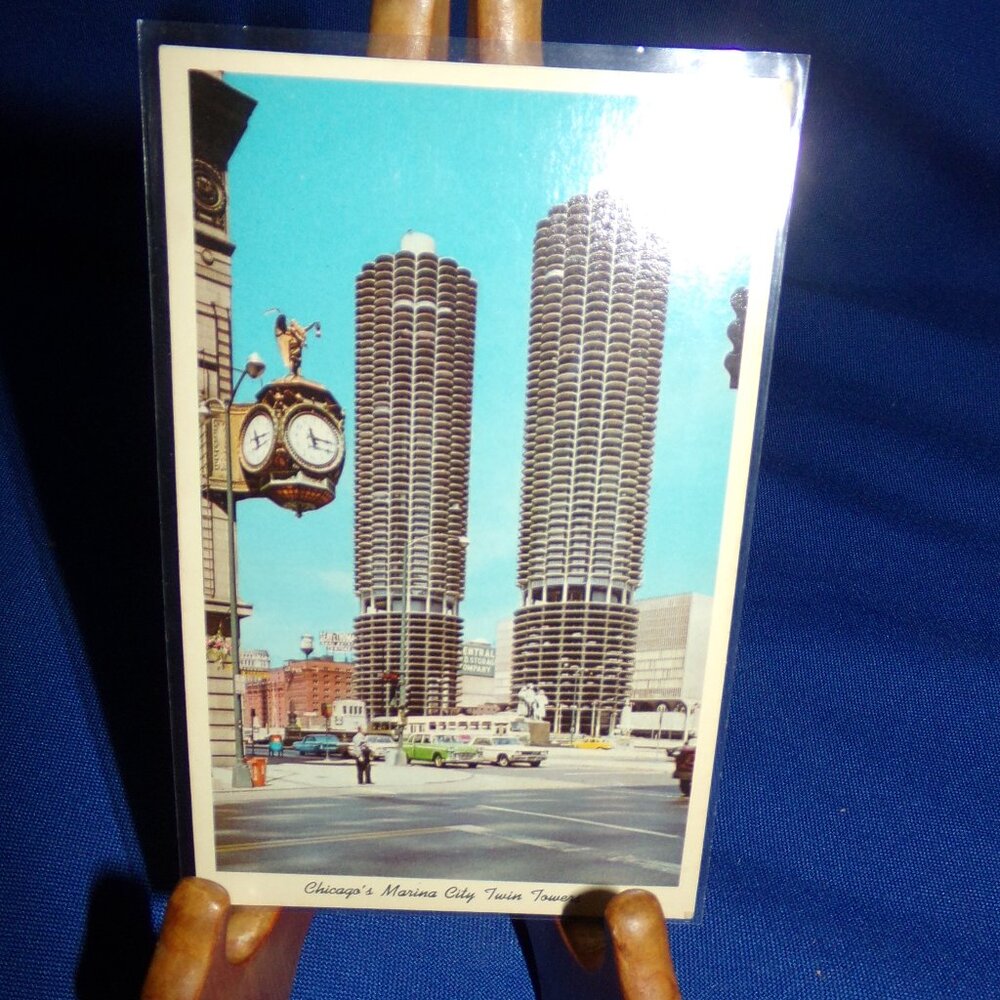 Vintage Full Color Photo Postcard - Marina City Twin Towers - Chicago, Illinois